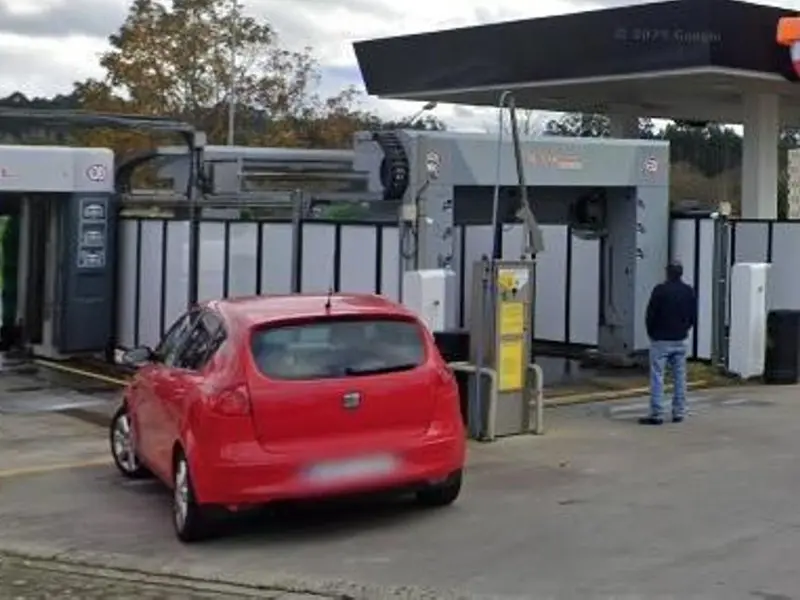 Condenan a un hombre por agredir a una mujer en un autolavado de Oleiros