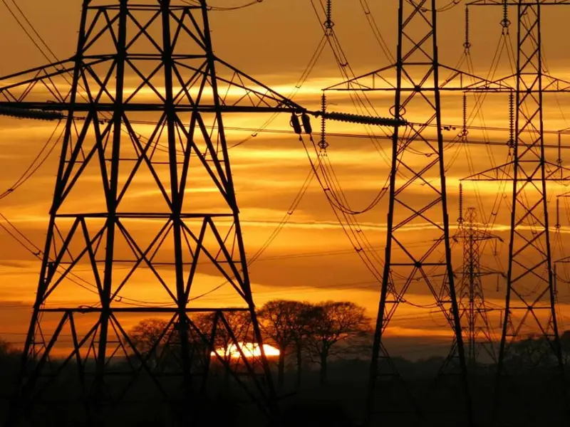 El Gobierno insta a la CEOE a presentar una propuesta fiscal sobre la electricidad
