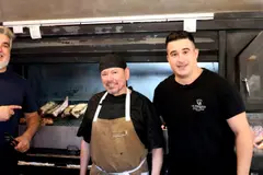 La Raqueta: 25 años de parrilla argentina en Oleiros