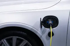 Los coches híbridos dominan el mercado español frente a los eléctricos en 2026