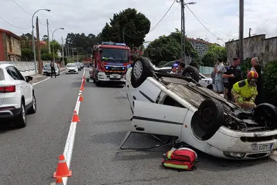 Tres heridos tras un accidente de tráfico en Oleiros