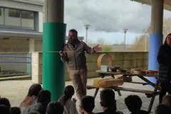 Artesanía na Escola llega al CEIP Juana de Vega en Oleiros