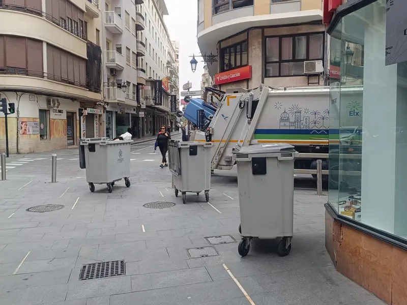 Elche critica la unificación de residuos en camiones de recogida