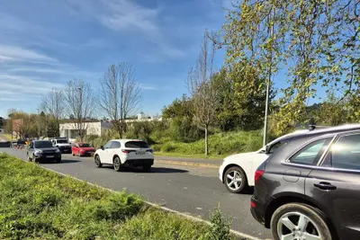 Oleiros solicitará la ampliación de la calzada y la construcción de aceras hacia Iñás