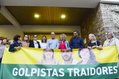 La Audiencia reabre la causa por injurias a concejales de Carral, incluidas palabras del alcalde de Oleiros