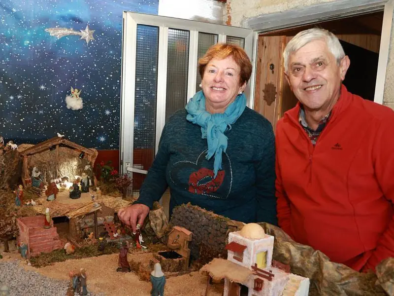 Matrimonio de Oleiros exhibe un belén al aire libre de 12 metros cuadrados