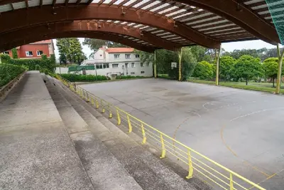Oleiros renovará la pista de Meixonfrío para mejorar su uso durante todo el año