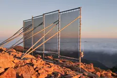Mujeres de Marruecos obtienen agua potable de la niebla en un innovador proyecto