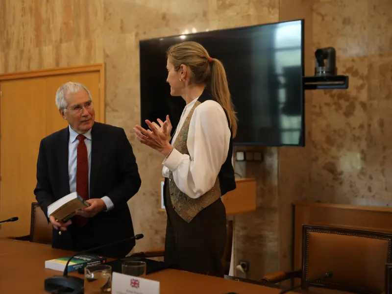 Nicholas Stern aboga por la aceleración de la transición energética en España