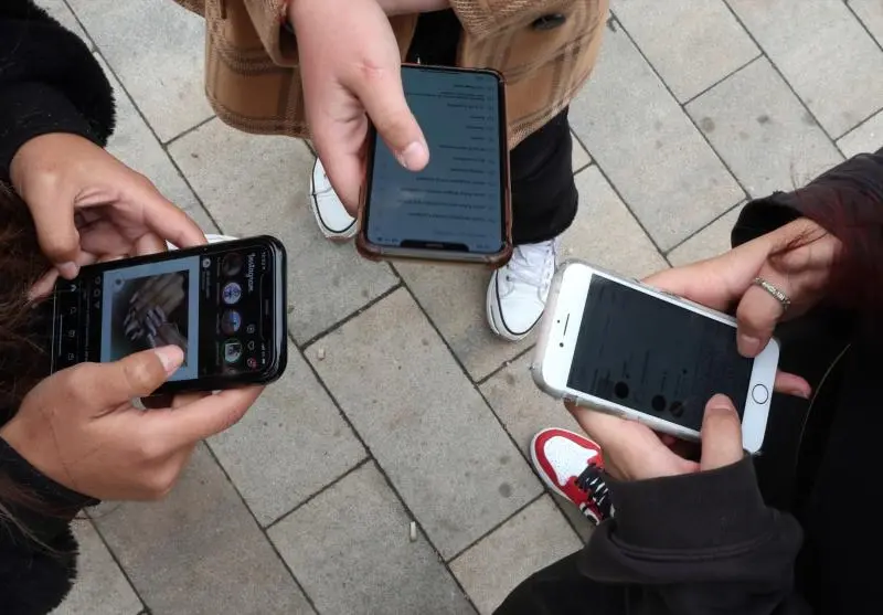 Estudio revela que jóvenes en España son más conservadores y menos interesados por la sostenibilidad