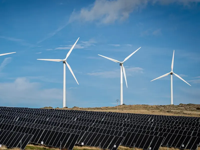Las energías renovables ahorran 10 euros al mes a cada hogar en España