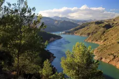 Presa en Granada vierte 30.000 litros de agua al mar en pleno periodo de sequía