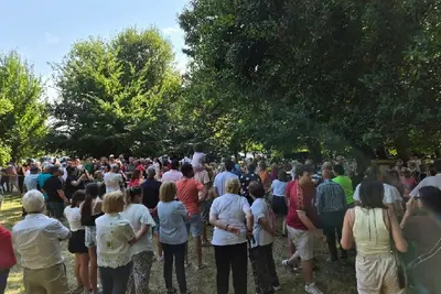 Más de 1.400 personas asisten a la romería de Alternativa dos Veciños en Oleiros