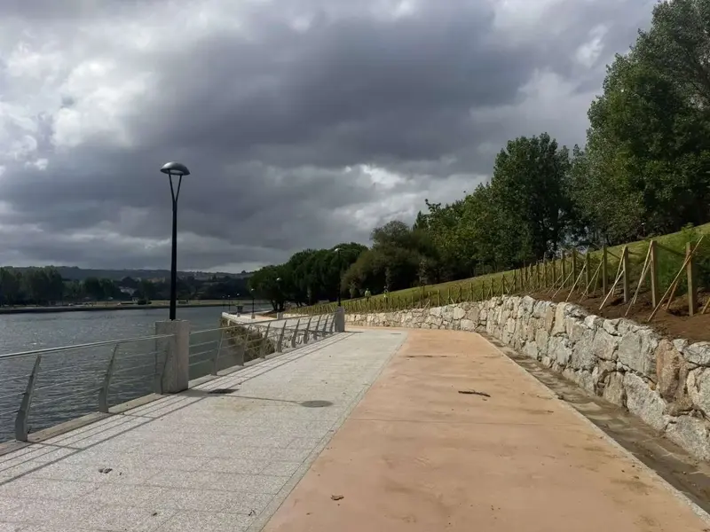 Oleiros avanza en el gran paseo marítimo que transformará su costa