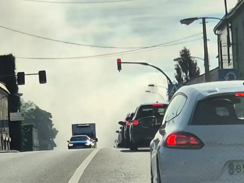 Avería de furgoneta en O Carballo provoca alarma por humareda