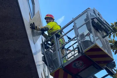 Intervención de Bomberos en Santa Cruz por desprendimiento de losas