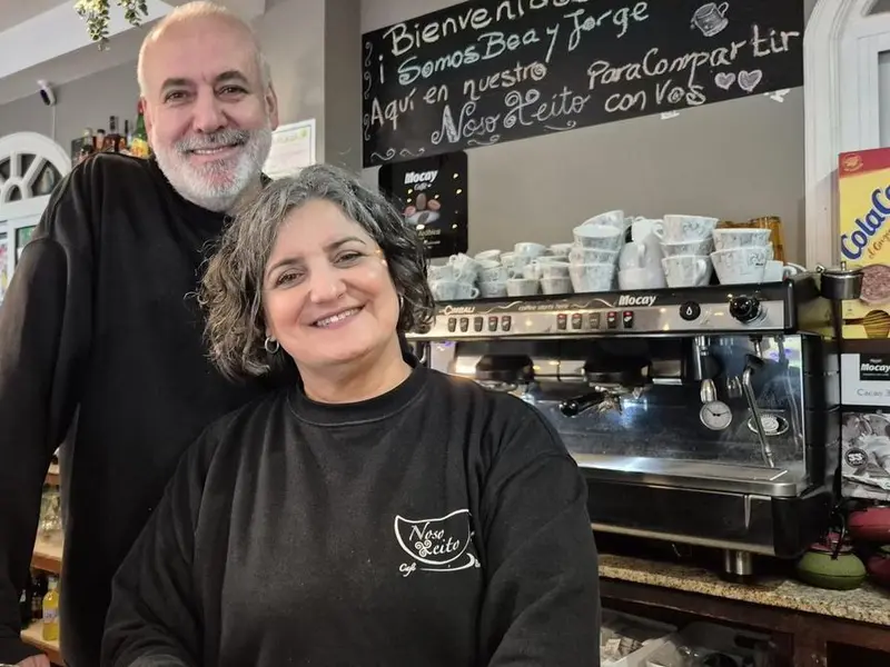 Los comerciantes de O Carballo disfrutan del movimiento de estudiantes en recreo