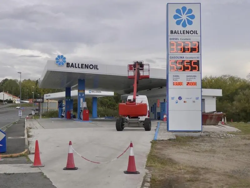 Oleiros acoge nuevas gasolineras de bajo coste como Ballenoil
