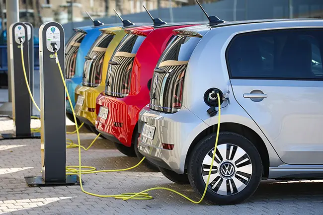 Aedive y Avce colaboran para promover la movilidad eléctrica compartida en España
