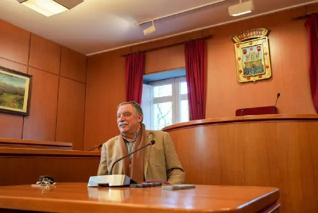 Crisis política en Oleiros tras conflicto por el coche de la mujer del alcalde