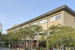 El Ayuntamiento solicita a la Xunta la sustitución de las ventanas del Colegio Luis Seoane