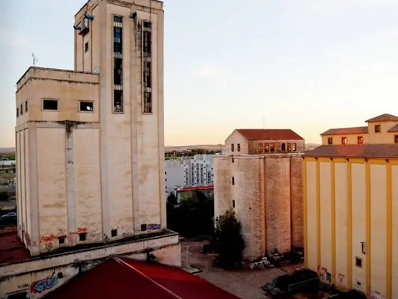España reutiliza silos antiguos en un innovador proyecto de energía renovable