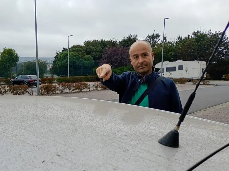 Vecinos de Oleiros protestan por el uso de sopladores de hojas en O Seixo