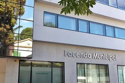 El PSOE de Oleiros denuncia el abuso de contratos menores por el Ejecutivo municipal