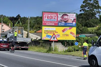 Oleiros reemplaza marquesinas del transporte metropolitano con nuevas infraestructuras