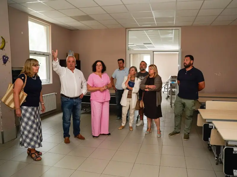 Oleiros inaugura una nueva sala multiusos en el CEIP Ramón María de Valle Inclán
