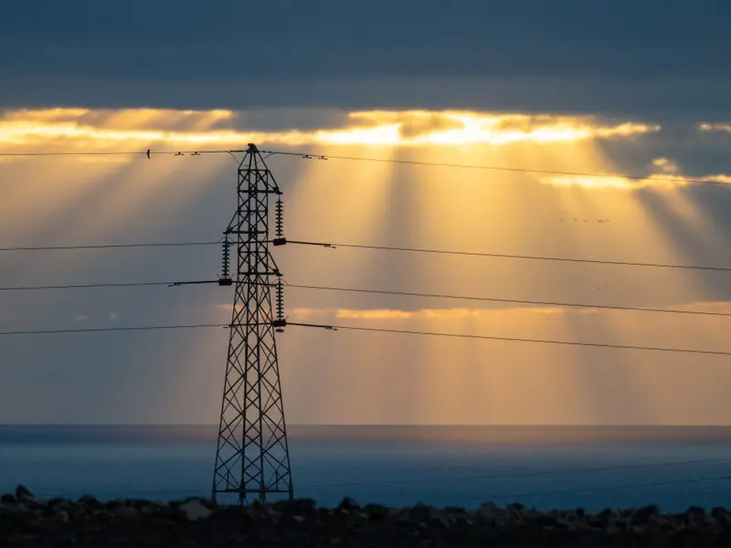 Las inversiones y políticas energéticas siguen atadas a combustibles fósiles a pesar de las renovables