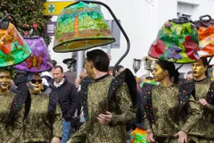 Oleiros celebra el Entroido con éxito de participación y comparsas costeras en podios regionales