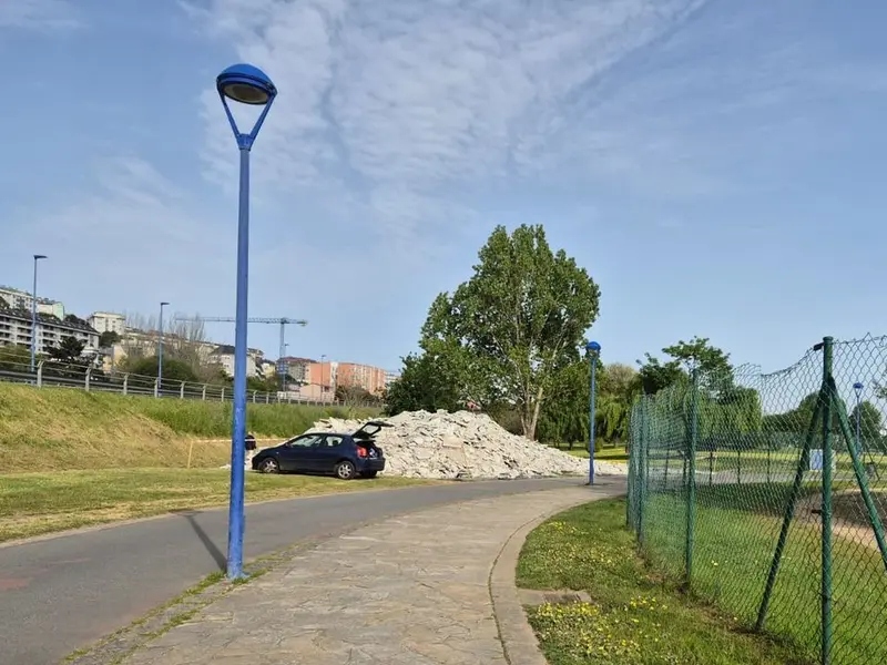 Avances en la renovación del firme junto al jardín botánico de O Burgo