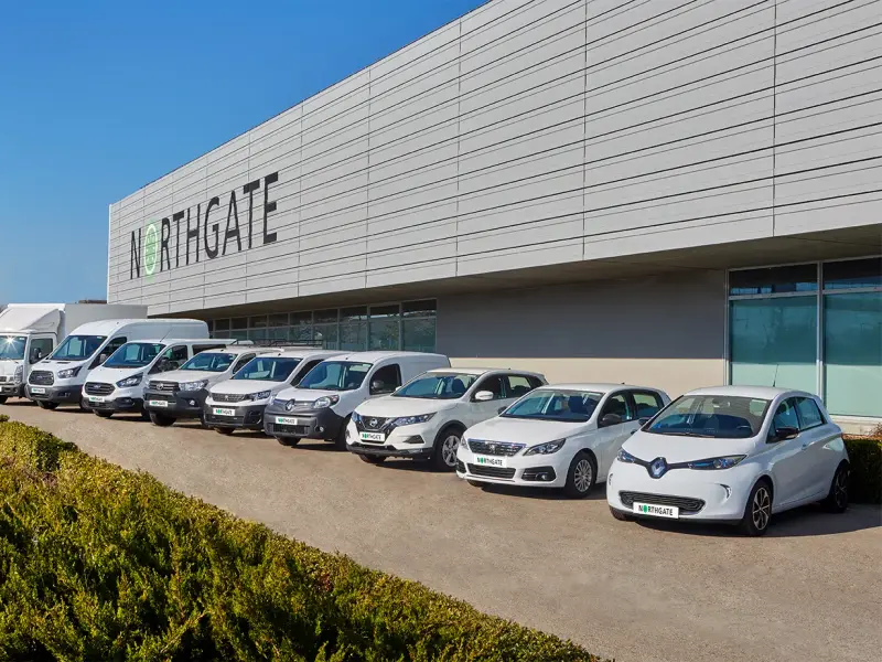 El renting de vehículos eléctricos en España apenas alcanza el 5% de las flotas hasta julio de 2026