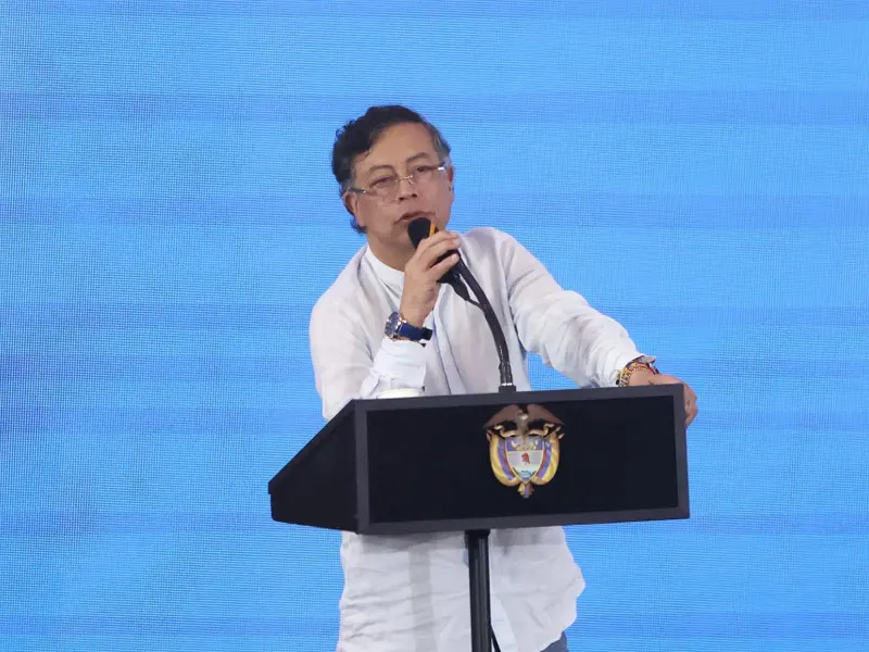 Gustavo Petro plantea dudas sobre el capitalismo y la energía no fósil en conferencia