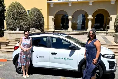 Oleiros recibe un nuevo vehículo para mejorar la atención a domicilio de Servicios Sociales