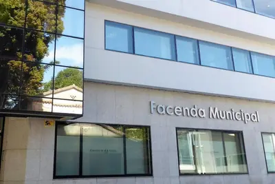 Oleiros adjudica el contrato de limpieza de edificios a nuevas empresas tras irregularidades