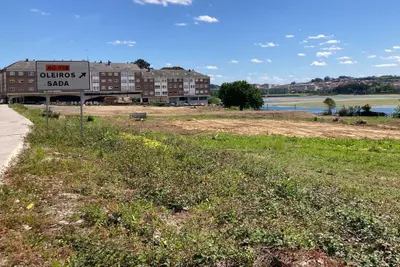 El PSOE de Oleiros propone un parque en lugar de 90 viviendas en A Xesteira