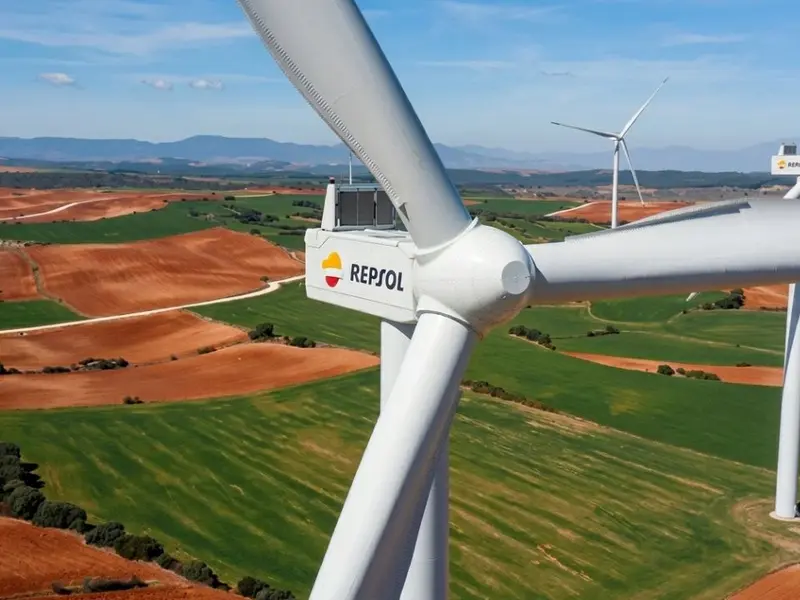 Repsol y Masdar firman acuerdo para avanzar en energías renovables en España