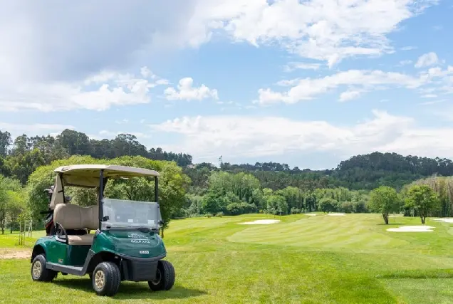 Oleiros y la Xunta enfrentados por el riego del campo de golf de Xaz