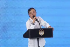 Gustavo Petro plantea dudas sobre el capitalismo y la energía no fósil en conferencia