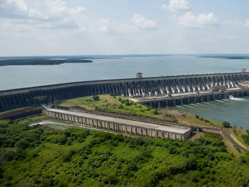 Paraguay se posiciona como líder en energías renovables al exportar electricidad limpia