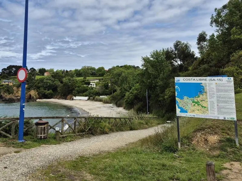Oleiros no logra adjudicar casetas para los socorristas en playas de Mera, Espiñeiro y Naval