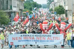Protestas masivas en Galicia contra mina y macroplanta de celulosa de Altri