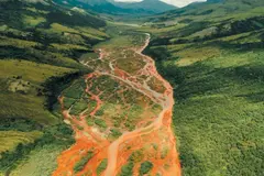 Deshielo del permafrost tiñe ríos canadienses de naranja por metales tóxicos