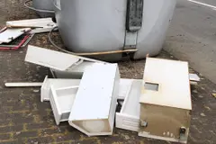 Oleiros sanciona a seis infractores por dejar basura fuera de los contenedores