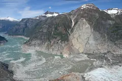 El retroceso de glaciares podría aumentar el riesgo de tsunamis en comunidades costeras