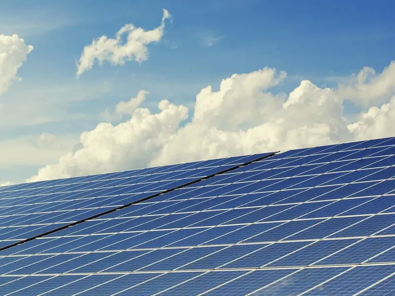 España refuerza su autonomía energética mediante la transición hacia energías renovables