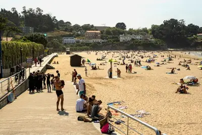 Bastiagueiro y Santa Cruz: playas de Oleiros con realidades muy diferentes