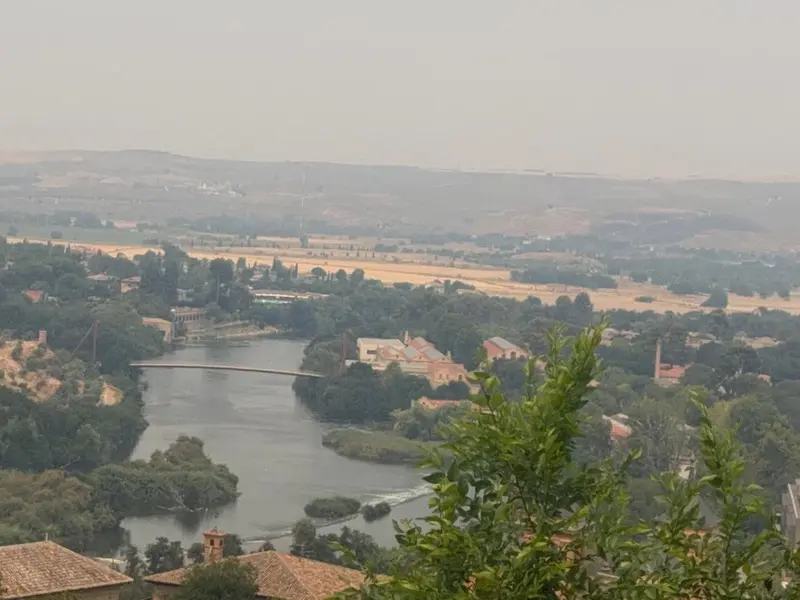 El humo de incendios forestales afecta la calidad del aire en Toledo